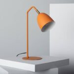 Oranje saffraan design metalen bureaulamp 43 cm hoog E27 fitting opvallend accent