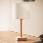 Scandinavische tafellamp - LED - oplaadbaar - 26 cm hoog - hout met witte kap - Afbeelding 4
