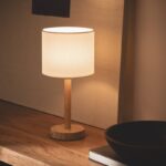 Scandinavische tafellamp - LED - oplaadbaar - 26 cm hoog - hout met witte kap
