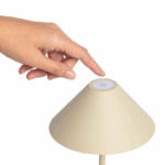 Oplaadbare tafellamp metaal - LED - Dimbaar - 26 cm hoog - beige - Afbeelding 2